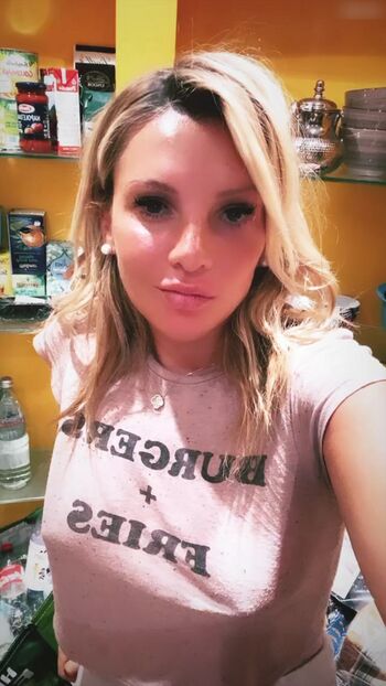 Evelyn Burdecki