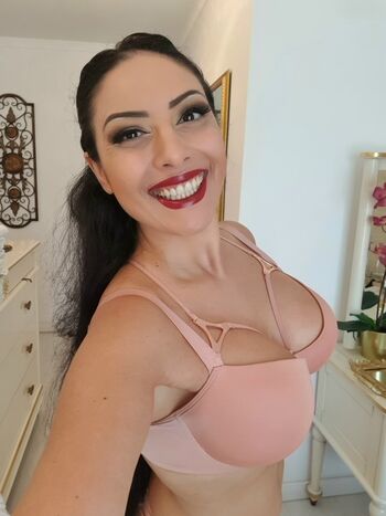 Ezada Sinn