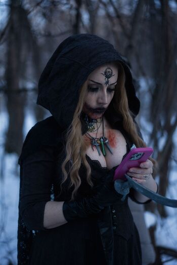 Ezy Summers Cosplay