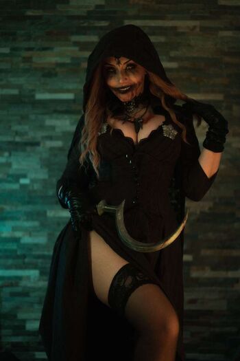 Ezy Summers Cosplay