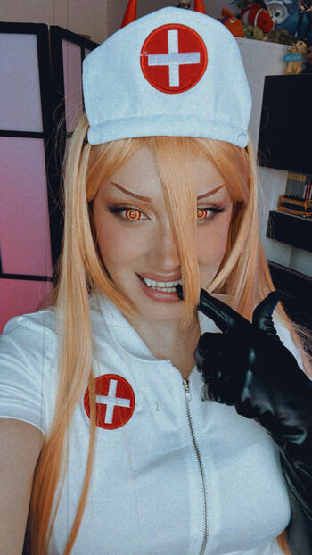 Ezy Summers Cosplay