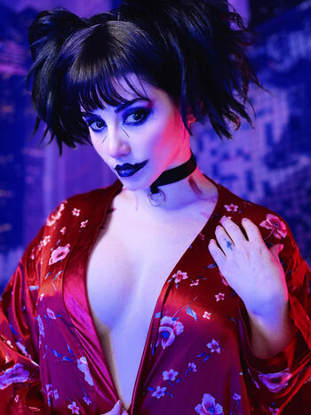 Ezy Summers Cosplay