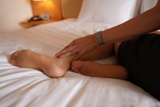 feet_of_suzyq