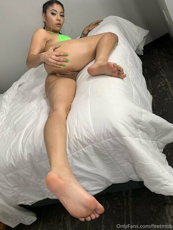 feetmob