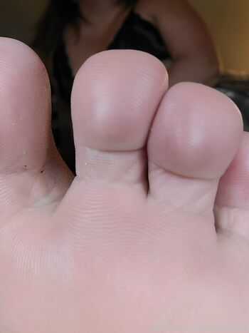 feetstacystay