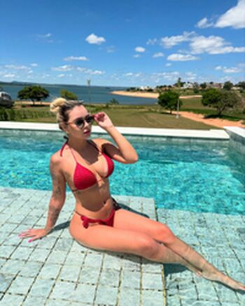 Flávia Barone
