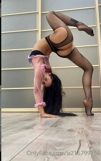 flexible_girl_hot