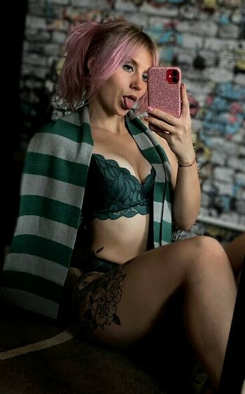 Fox Yuliya