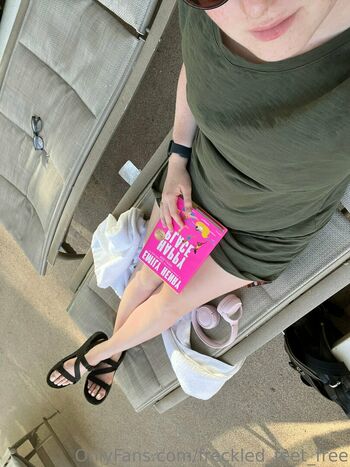 freckled_feet_free