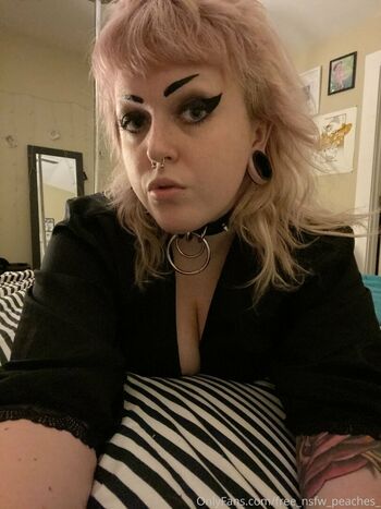 free_nsfw_peaches_