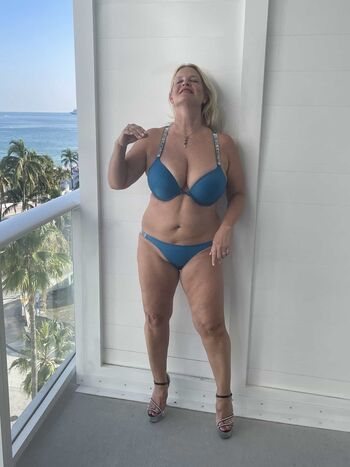 Freehotwifeblondie