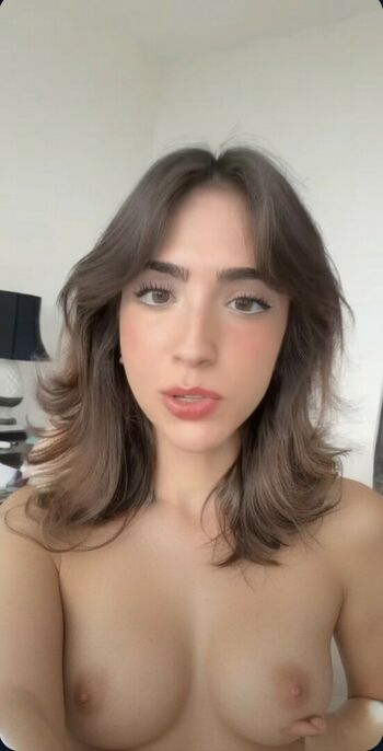 Gabriela Bee