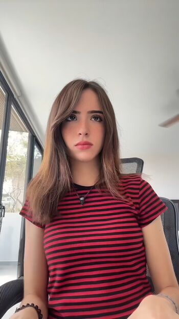 Gabriela Bee