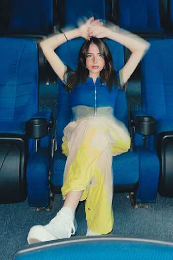 Gabriela Bee