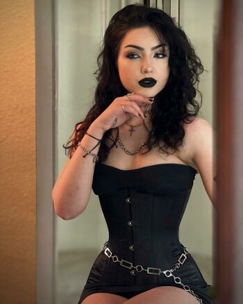ghostwifeey
