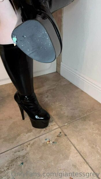 giantessgrey
