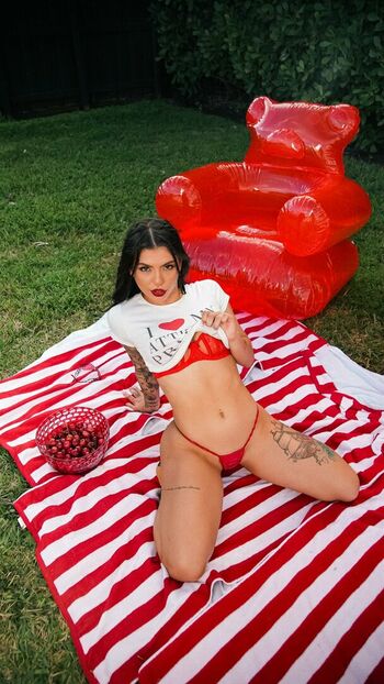 Gina Valentina
