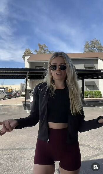 Girlquartknee