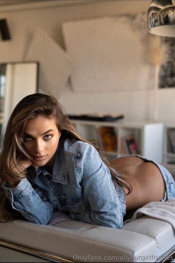 girlyaleyna