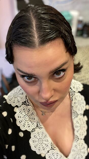 Gizzi Erskine