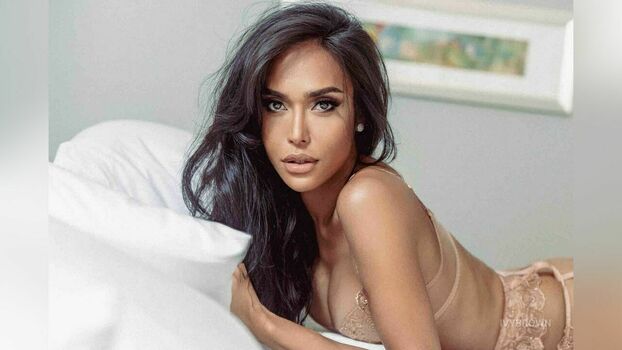 Gorgeouspinay