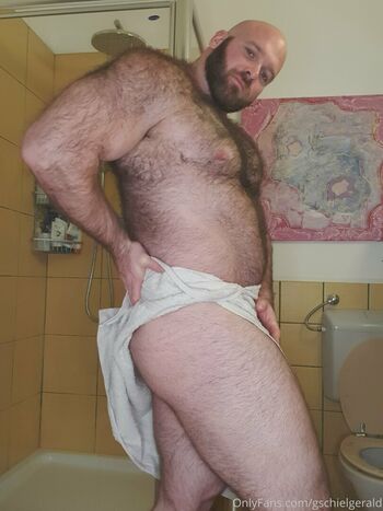 hairy_musclebear