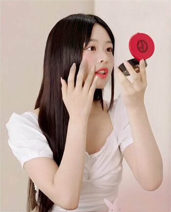Hanni Pham