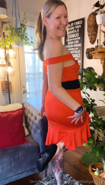 harlowflowerfootgoddess
