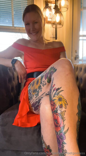 harlowflowerfootgoddess