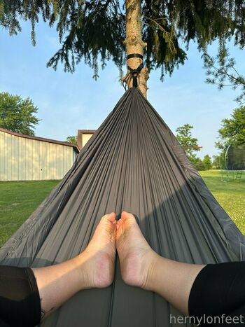 hernylonfeetfree