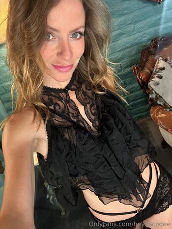 heyitscodee
