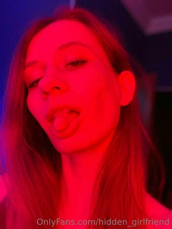 hidden_girlfriend