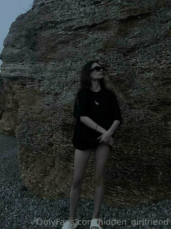 hidden_girlfriend