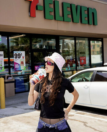 Hila Klein