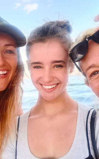 Holly Earl