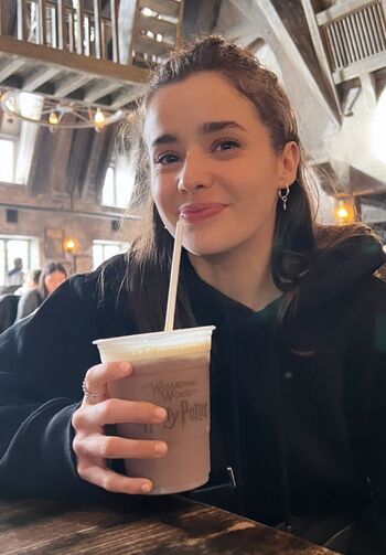 Holly Earl