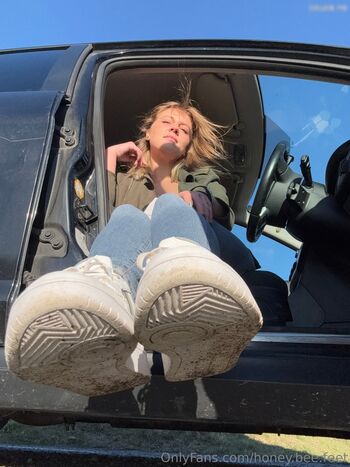 honey.bee.feet