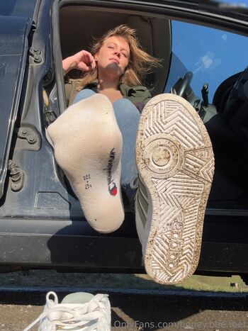 honey.bee.feet
