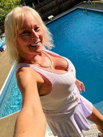 hotazzchick67