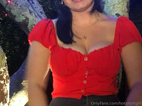 hotshortgirl