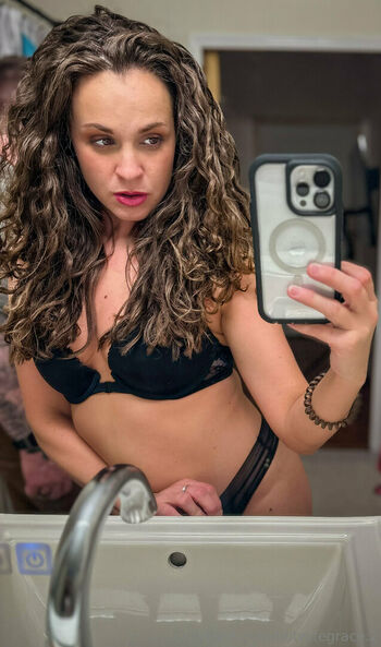 hotwifegrace.2