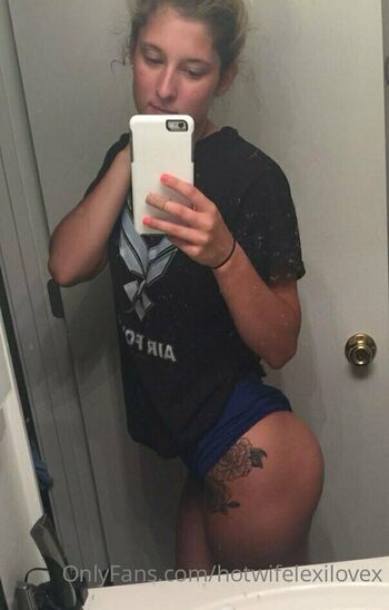 hotwifelexilovex