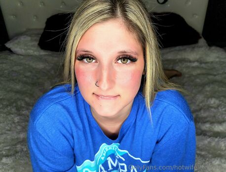 hotwifelexilovex