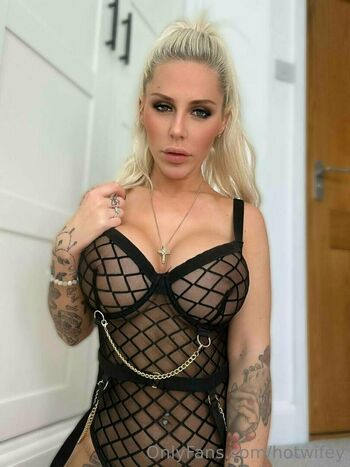 Hotwifey