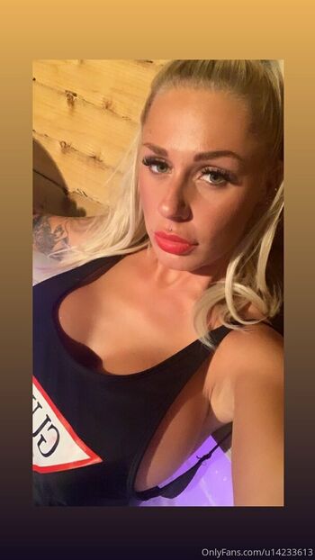 Hotwifey