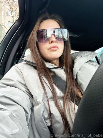 iris_hoty_babe