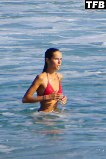 Isabel Lucas