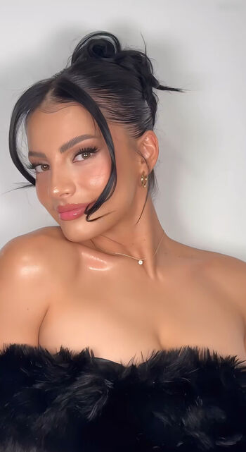Ivana Santacruz