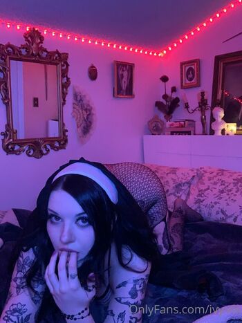 Ivy_vix