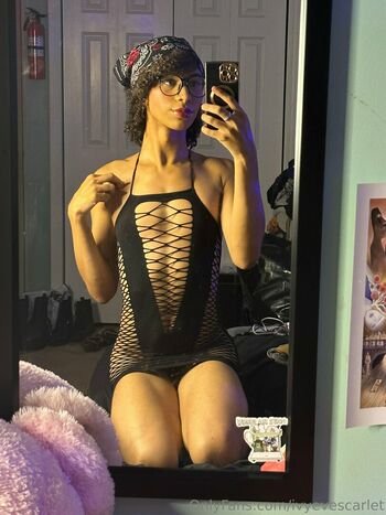 ivyevescarlet